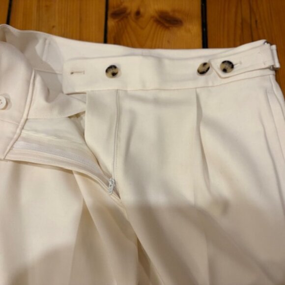 Club Monaco women's white trousers with cuff, size 4. - Picture 9 of 9